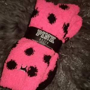 PINK fuzzy socks 💕🖤